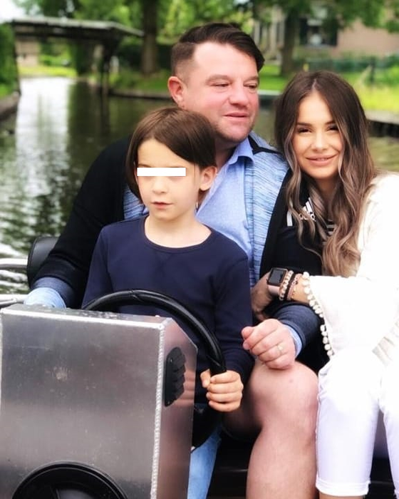 Andrei Duban alături de fiul lui Armin și soția sa Grațiela (Sursă: Facebook)