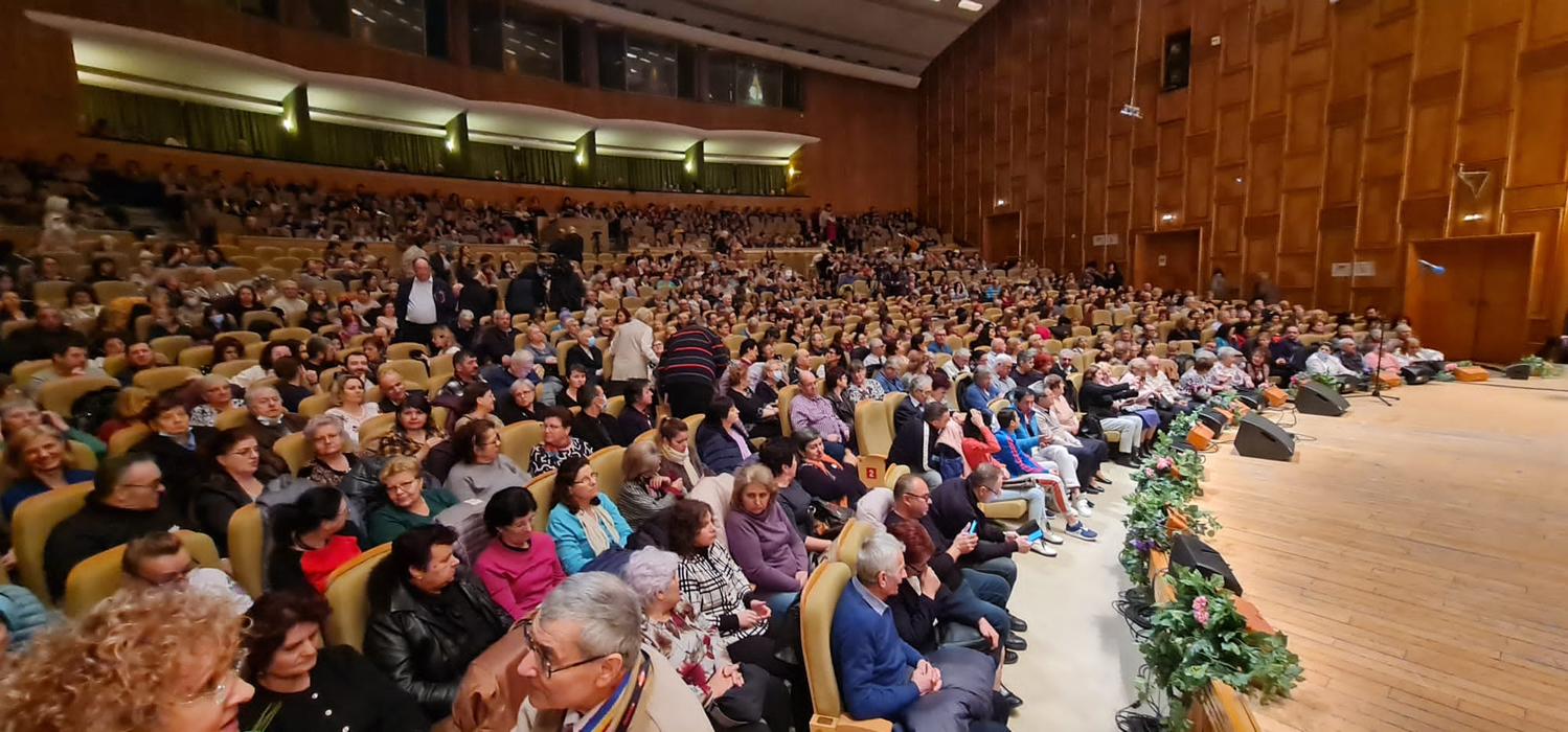 Gheorghe Turda, concert aniversar de excepție la Sala Radio. Ce cadou deosebit i-a făcut nepotul artistului, pe scenă. GALERIE FOTO