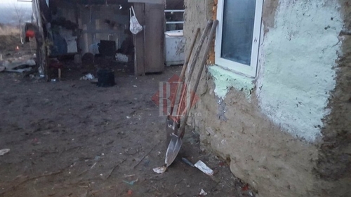 Un adolescent din Iaşi a fost obligat de tată să-şi îngroape mama! Minorul a fost ameninţat că va avea aceeaşi soartă dacă vorbeşte. Detalii cutremurătoare!