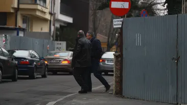 Afaceri la drum de seara: Berceanu negociaza pretul unui teren din cartierul bogatilor cu zambetul pe buze!