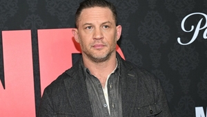 Surpriză pentru fanii lui Tom Hardy. Actorul își lansează primul album rap