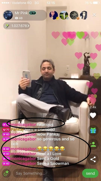 Mr. Pink în live, în timpul unei discuţii cu un partener de afaceri. Iubitul Monicăi Gabor a strâns 1.027.678 coins în numai câteva zile, deşi stă ascuns în spatele telefonului.