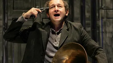 Descoperire incredibila in acte! Copilul unui celebru regizor de la noi nu are certificat de nastere si...