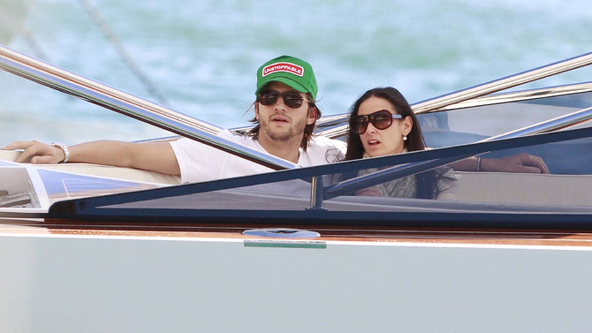 Demi Moore a sarit gardul pe tocuri