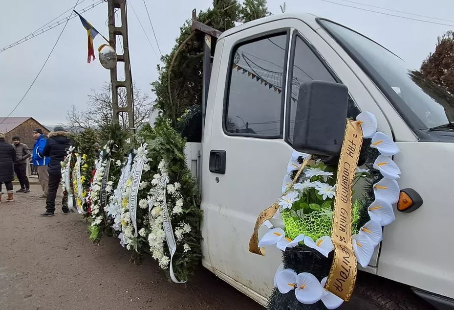 Imagini sfâșietoare! Constantin și Teodora au fost înmormântați împreună, iar micuța Sofia între ei