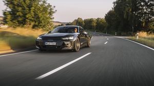 Lista obiectelor obligatorii în mașină în 2026. Șoferii riscă amenzi dacă nu le au