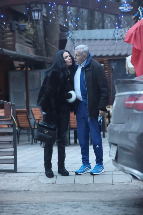 Ilie Năstase, galant față de Ioana Simion!  CANCAN.RO a surprins sărutul care demonstrează că și-au rezolvat problemele!