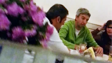 Prestatie live langa Tzatziki! Dan Diaconescu a tinut un discurs aprins in fata nevestei si a amicilor, la un restaurant grecesc