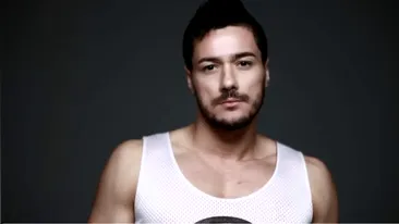 Alegere criminala! Barbatia si muschii unui dansator roman, vedete in videoclipul unui cantaret international!