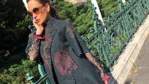Anna Lesko şi prietena ei… intimităţi nemaivăzute în Piaţa Dorobanţi! S-au retras amândouă într-un colţ de restaurant şi...