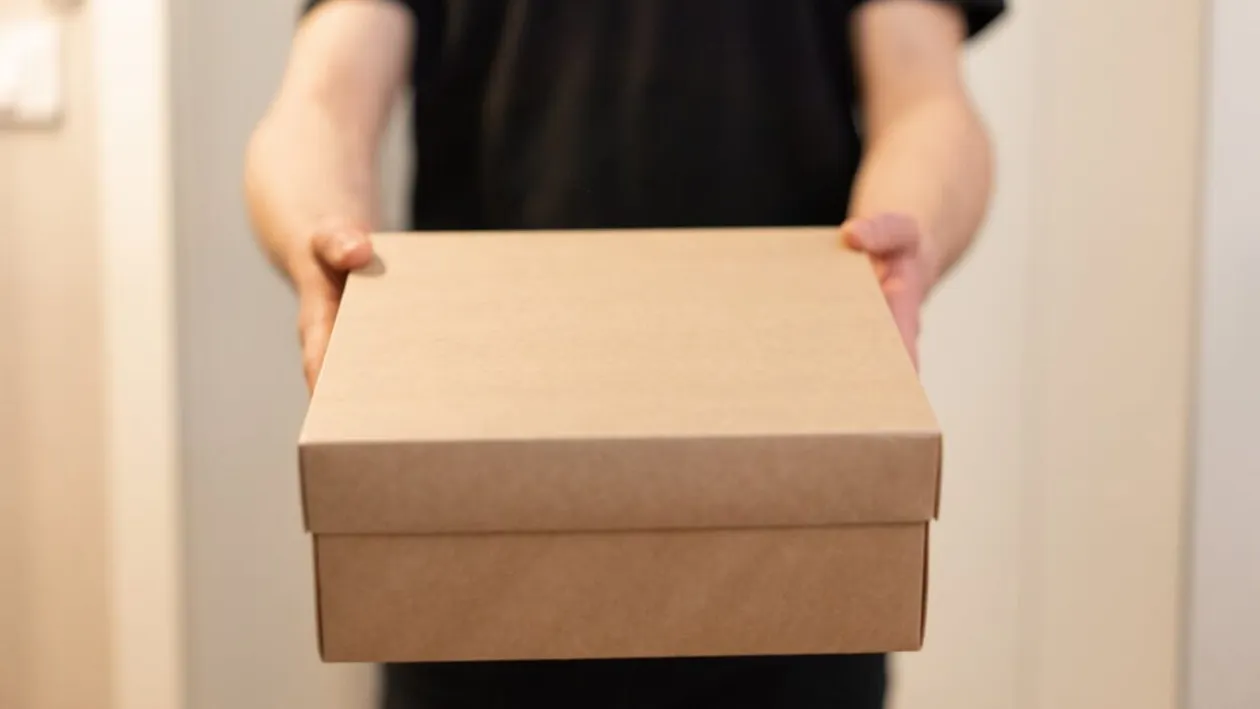 A comandat o monedă în valoare de 3.300 de euro, dar a avut parte de un șoc. Când a deschis coletul, să cadă din picioare!