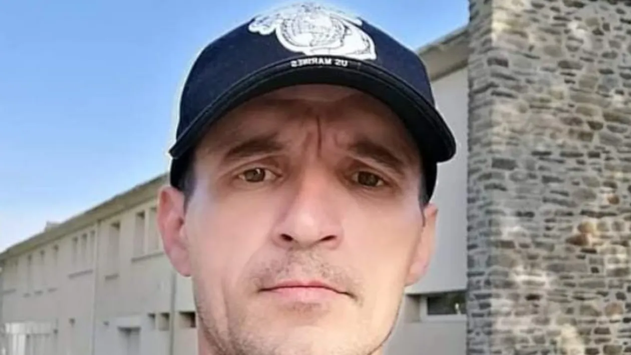 A plecat spre casă și a dispărut fără urmă! Nimeni nu știe ce s-a întâmplat. Dacă îl vedeți, sunați la poliție!