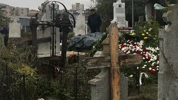 FOTO Hoţii au dat atacul în cimitirul Sineasca din Craiova. Au profanat un mormânt şi au furat bijuteriile unei răposate. Cu ce podoabe de aur fusese înmormântată femeia
