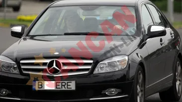 Vlad Enachescu, sofer de lux!  Isi plimba asistenta cu Mercedesul