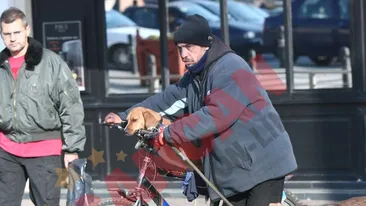 Si-a dresat cainele sa mearga pe bicicleta