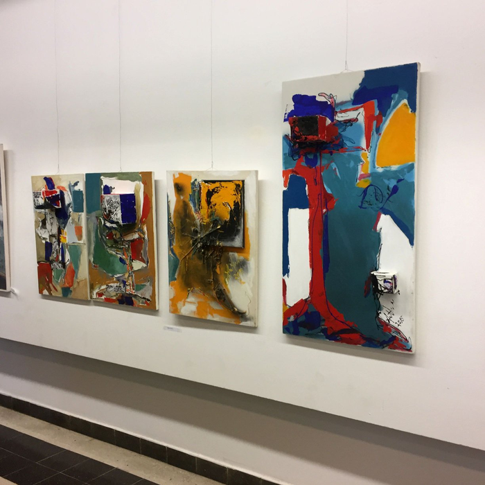 Una dintre expozițiile artistului
