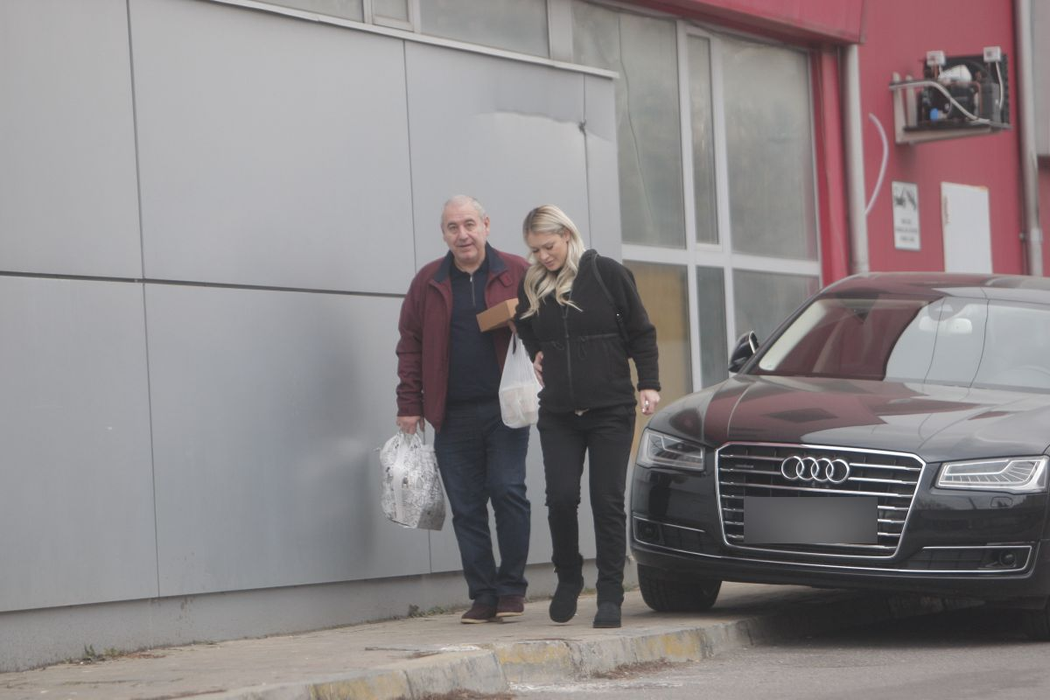 Blondina a luat în jur de 15 kg în greutate