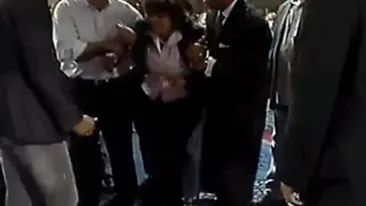 VIDEO Miracol! Dupa 23 de ani de stat intr-un scaun cu rotile, o femeie a inceput sa mearga din nou datorita rugaciunii!