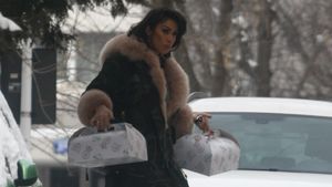 Cum îşi ''îndulceşte'' RALUCA căsnicia cu PEPE! Fiecare femeie are metoda ei, iar soţia cântăreţului...