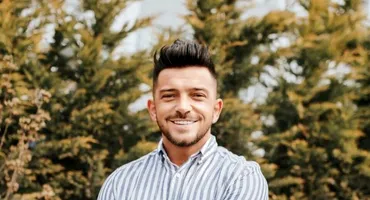 Tatăl lui Andrei Perneș e devastat de moartea fiului său. Ce a făcut cât timp a durat slujba de înmormântare