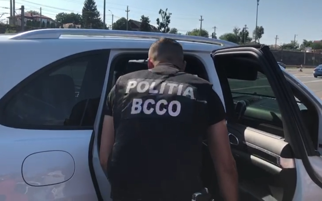 Vedeta și unul dintre liderii clanului Kalu au fost opriți de agenții de la ”Crimă Organizată