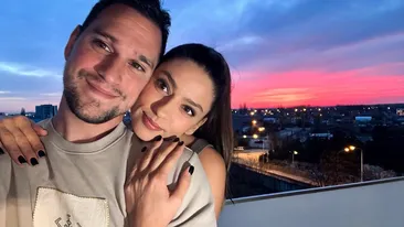 Oana Moșneagu, prima reacție după ce a fost cerută în căsătorie de Vlad Gherman, pe scena teatrului: ”Să învățăm să ne iubim”