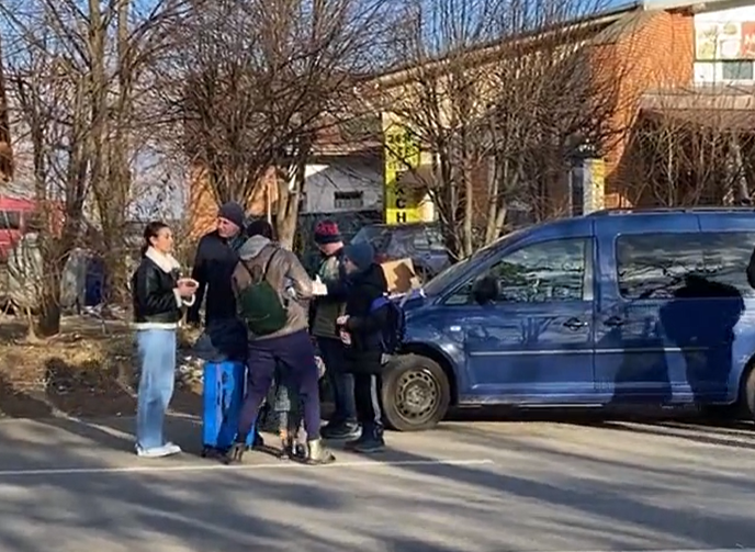 Gestul emoționant făcut de români pentru refugiații ucrainieni care trec vama Siret