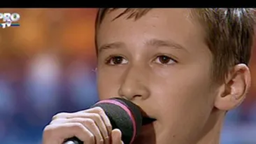 VIDEO Micul Pavarotti a ridicat publicul in picioare la Romanii au talent! Andra a exclamat: In sfarsit mi s-a facut pielea de gaina!