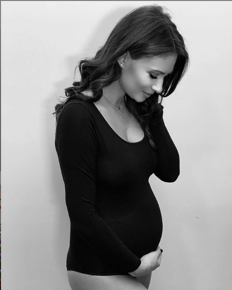 Laura Micovschi, de la Antena Stars, va deveni mămică: ”Mă sperie gândul că o să nasc în pandemie!”