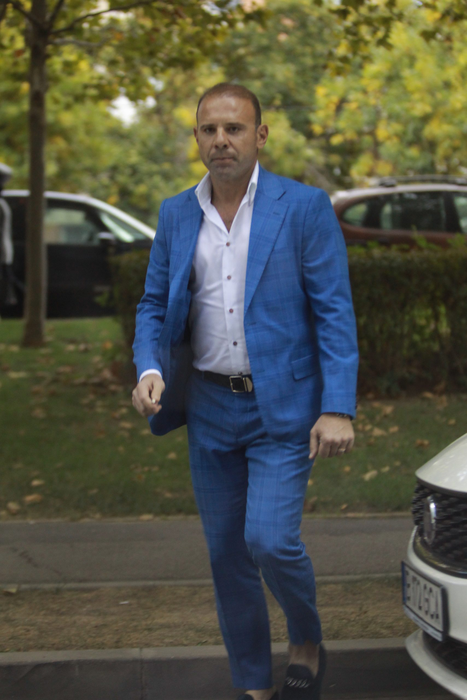 Dan Drăgulin, îmbrăcat la patru ace