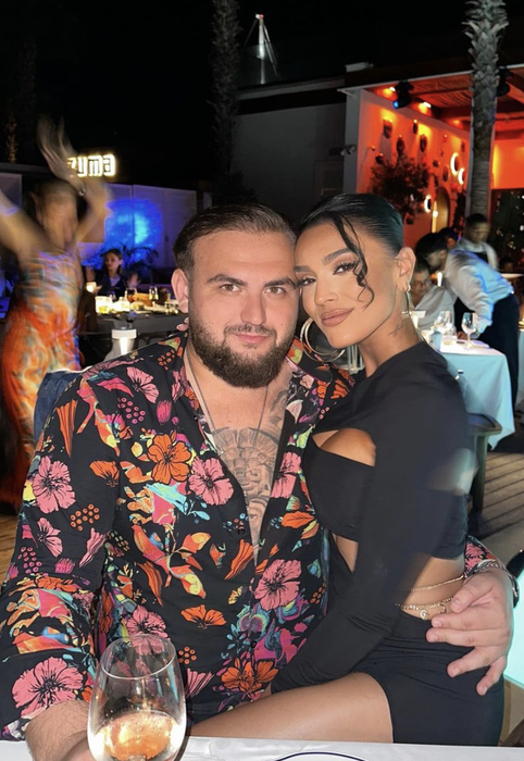 Karmen Minune vrea să își schimbe complet viaţa, după divorțul de Bogdan Căplescu. Unde a fost văzută, după ce a anunţat separarea