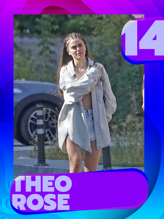 Ramona Olaru sau Delia, în TOP 25 sexy-vedete care… Iluzie optică, nu au nimic sub fustițe?!