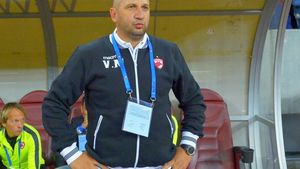 Declaraţii în premieră de la ”şeful haitei”. Am aflat ce au discutat la grătar antrenorul & fotbalistul înjurat de ultraşii lui Dinamo!