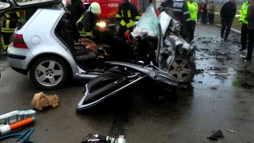 Accident în Vaslui! Cinci răniţi, între care doi copii, după ce două maşini s-au ciocnit