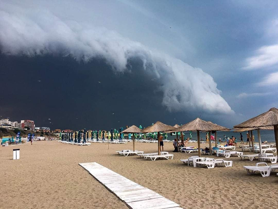 Imagini spectaculoase în Mamaia! Norul Shelf a acoperit cerul în staţiune