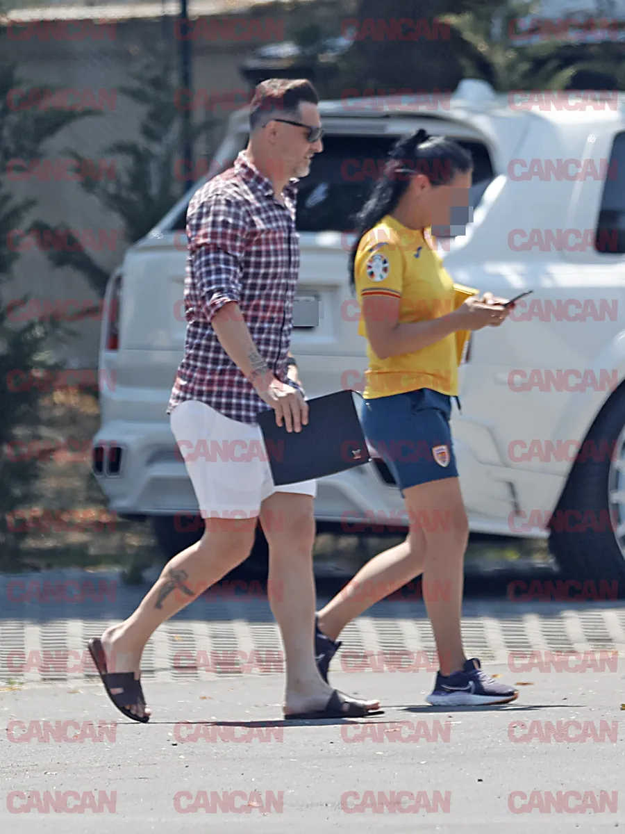 Mirel Rădoi a fost așteptat în fața magazinului de o domnișoară Foto CANCAN.RO