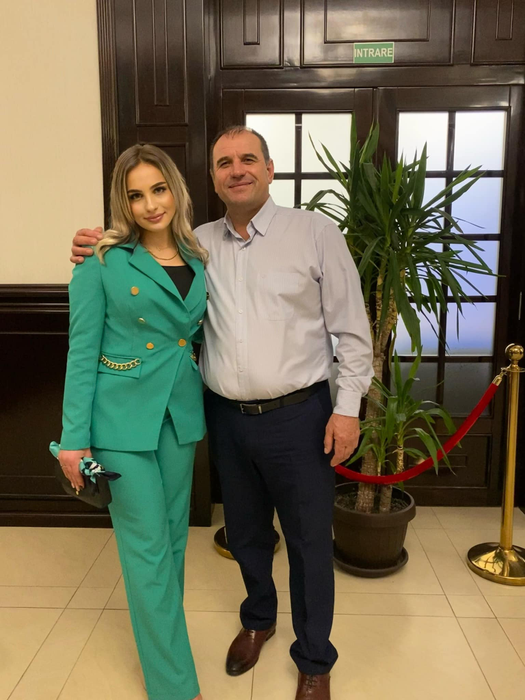 Andreea din Botoșani: „Eu de mică am fost înconjurată de animale și utilaje” /Foto: Facebook