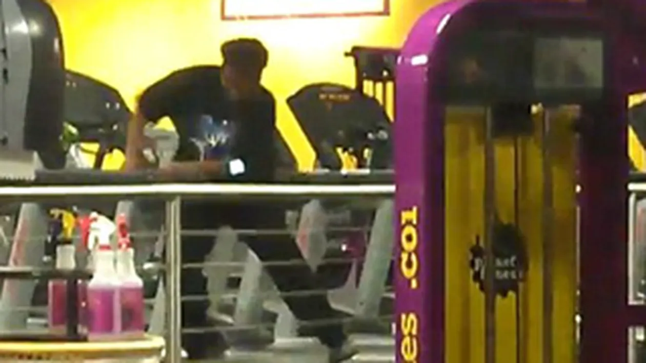 VIDEO  Ia uite cat de bine se misca grasuta asta!