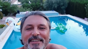 Cornel Galeș a răbufnit. Ce face văduvul Ilenei Ciuculete în Spania şi cine e, de fapt, fata din piscină