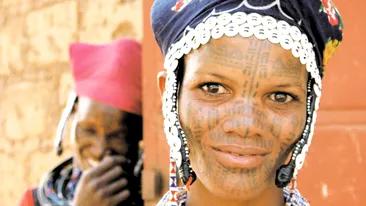 O calatorie in jurul lumii: femeile tatuate ale planetei