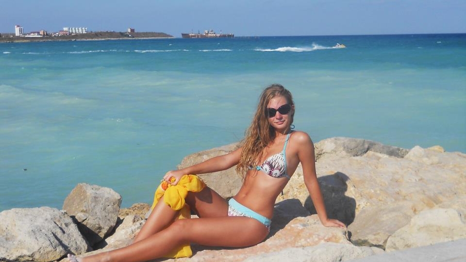 Frumoasele care au speriat Bac-ul! Top 10 cele mai sexy eleve care au luat 10 pe linie la examenul de maturitate!