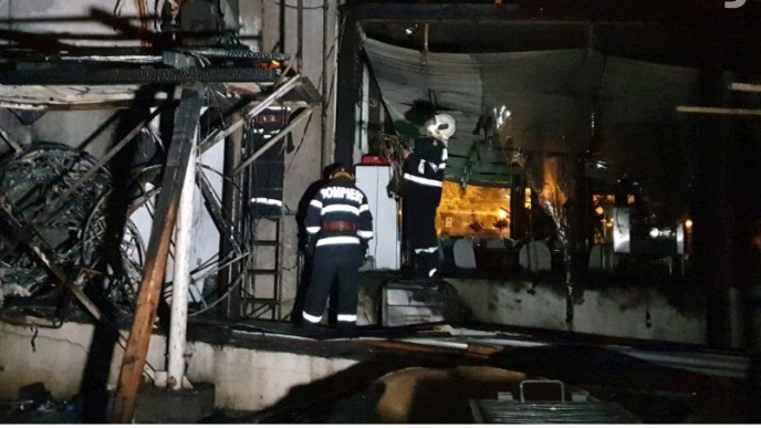 Incendiu violent la un hotel din Mamaia. Zeci de persoane au fost evacuate