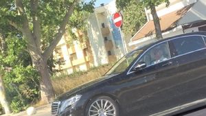 Imagini rare cu fondatorul grupului Antena 1, "Supravieţuitorul" Dan Voiculescu. Dom' Profesor singur cu maşina la Mamaia!