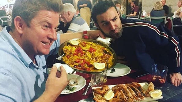 Smiley a întâlnit un cerşetor în Madrid! Când a văzut ce scria pe cartonul din mâna lui nu i-a venit să creadă ochilor