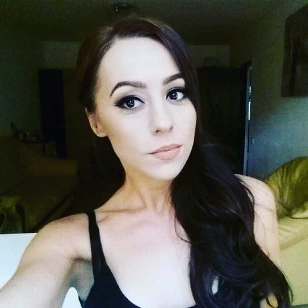 Daniela Sofronie, bătută până la sânge. Campioana mondială la gimnastică a fost victima furiei antrenorilor ei. “Cu bățul, cu umerașul, cu ce prindeau!”