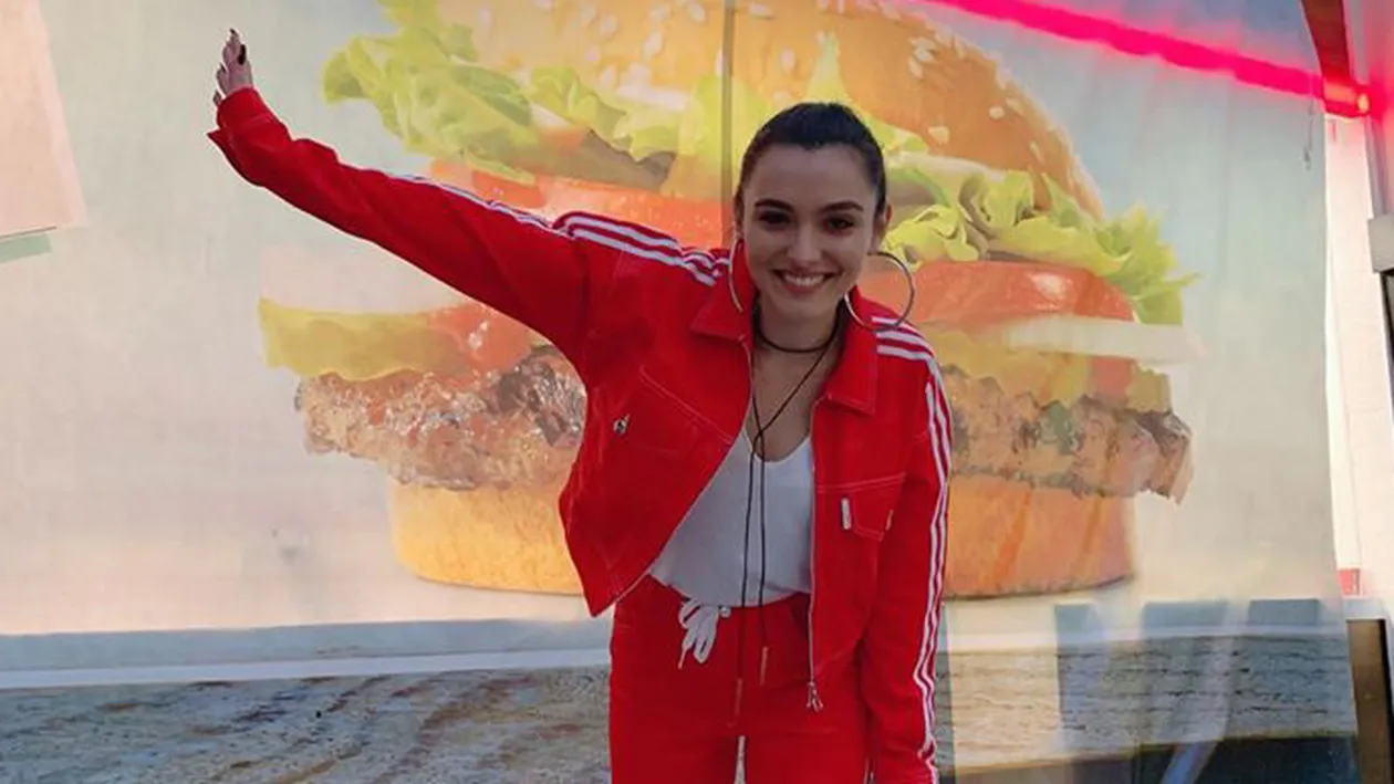 Detaliul bulversant observat de un fan în poza Alexiei Eram. Mamă, cât.. Ce se vede în fotografia postată de fiica Andreei Esca