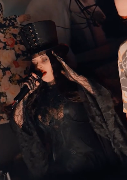 Cum s-a costumat Delia Matache de Halloween. Artista a făcut furori cu outfitul, la una dintre cele mai cool petreceri din Capitală
