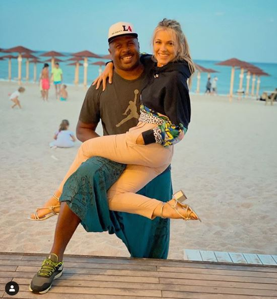 Andreea Ibacka, surprinsă în poziții HOT pe placa de surf! Gestul făcut de Cabral în timp ce soția lui avea un costum de baie decoltat