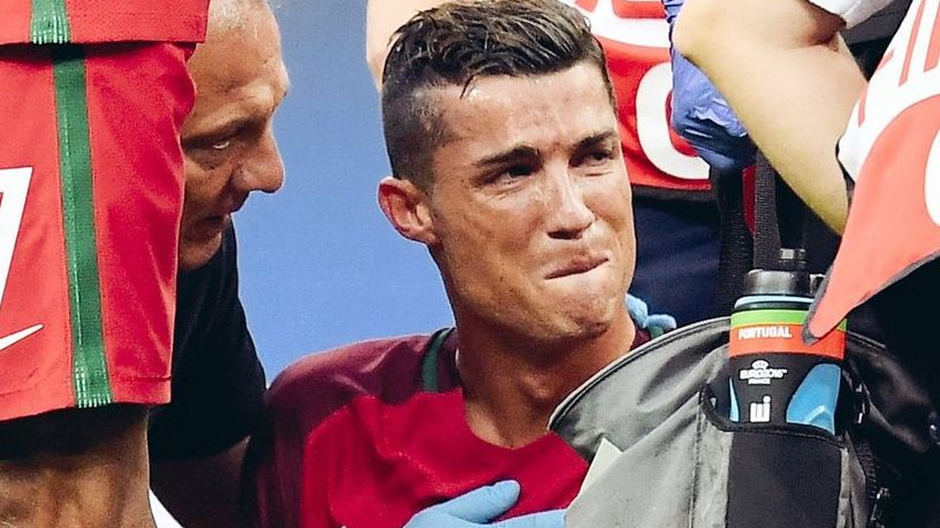 După ce a plâns când și-a văzut tatăl alcoolic, Cristiano Ronaldo uimește din nou: ”Vreau să le invit la cină, să mă revanșez…”