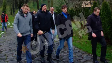 Concurentii de la Mr Gay Europe au vizitat sambata dimineata castelul lui Dracula!